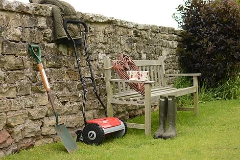 Cobra HM381 Hand Cylinder Mower 38cm (15in) With Grass Bag - Image 6